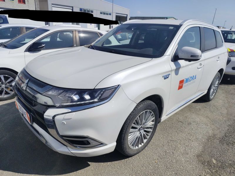 Mitsubishi Outlander 2.4 PHEV — 1/8