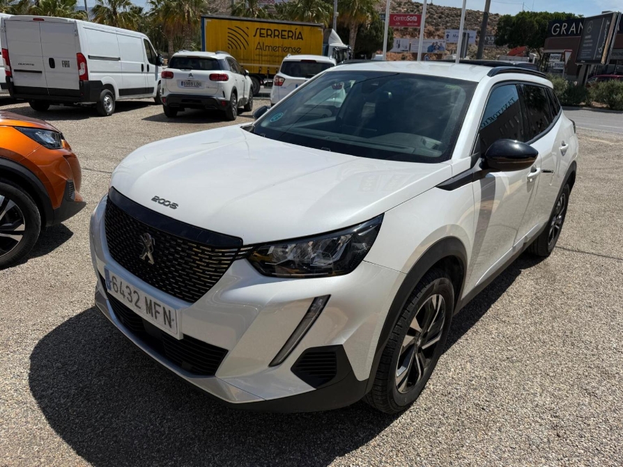 Peugeot 2008 1.2 PureTech — 1/8