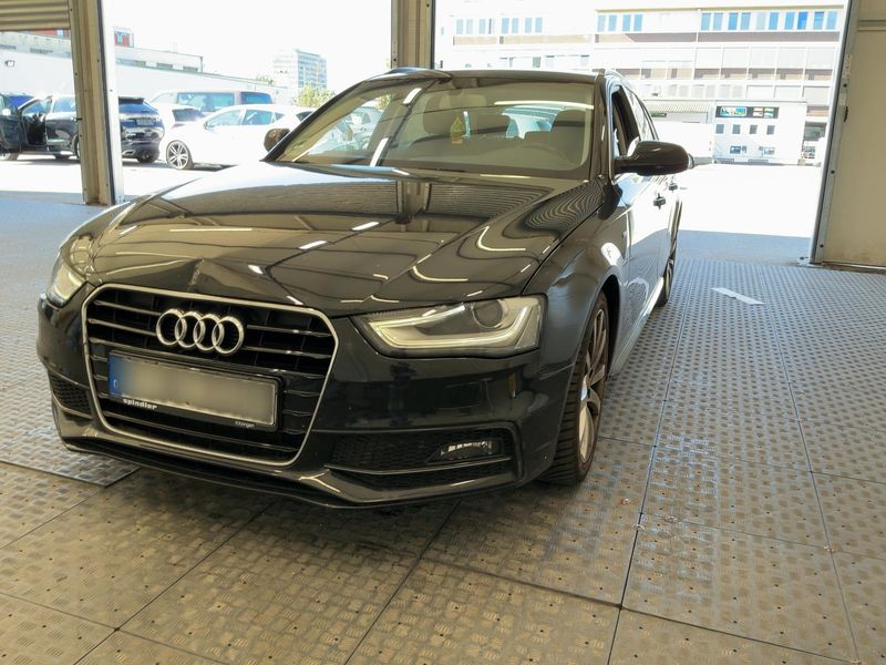 Audi A4 2.0 TDI clean diesel — 1/8