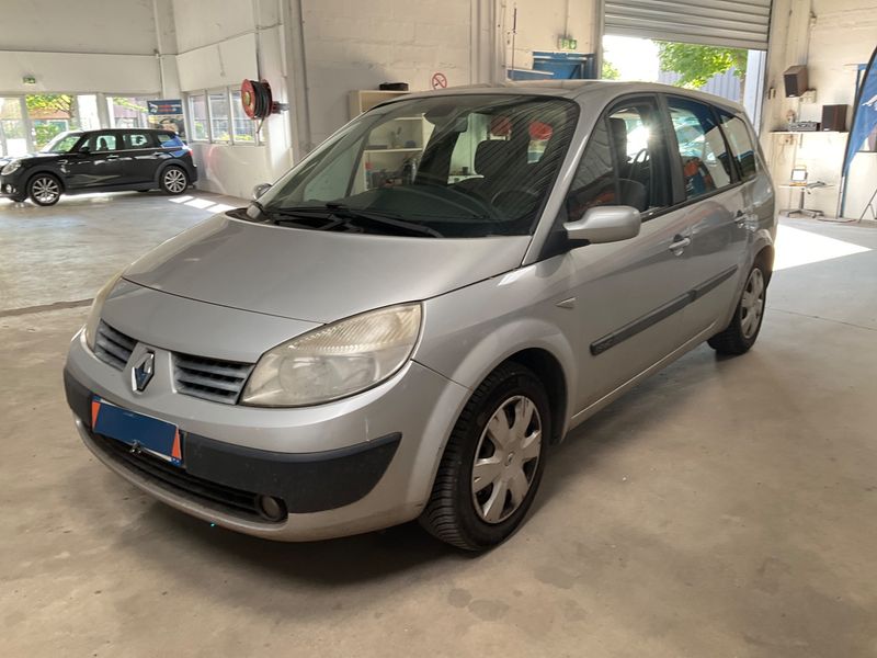 Renault Grand Scenic 1.9 dCi — 1/8