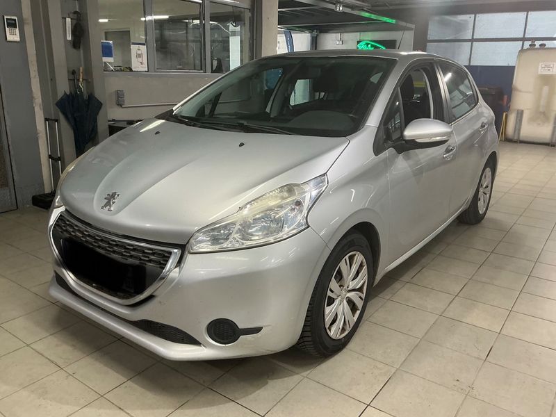 Peugeot 208 1.4 HDi — 1/8