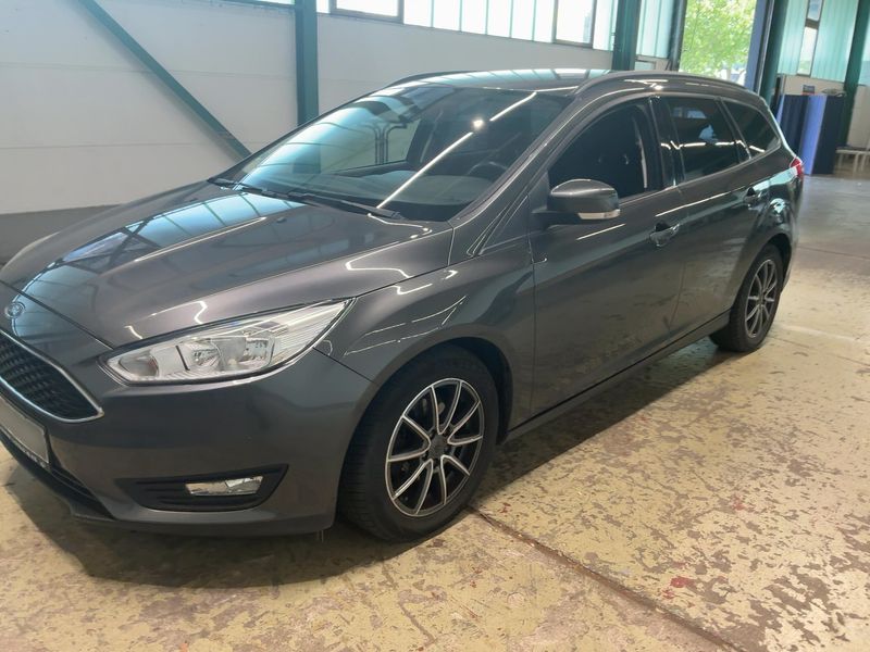 Ford Focus 1.0 EcoBoost — фото 1