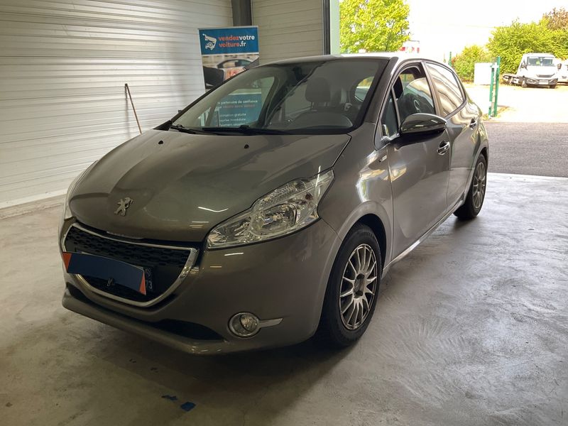 Peugeot 208 1.2 PureTech — 1/8