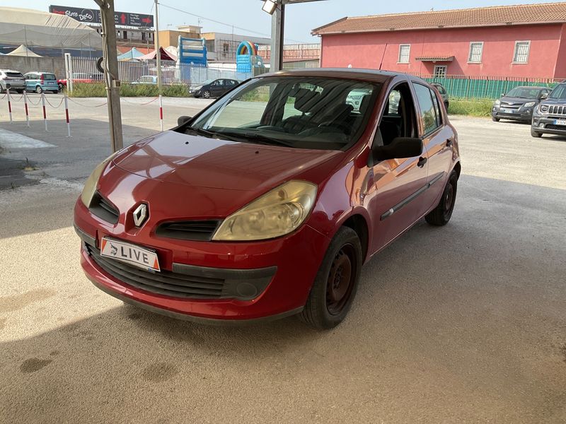 Renault Clio 1.2 — фото 1
