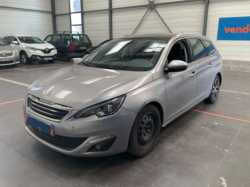 Peugeot 308 1.2 e-THP — 1/8