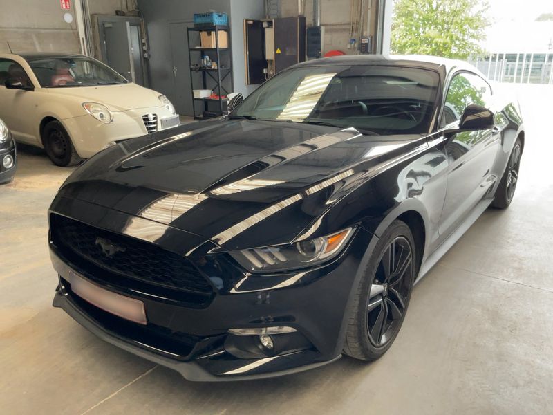 Ford Mustang 2.3 EcoBoost — 1/8