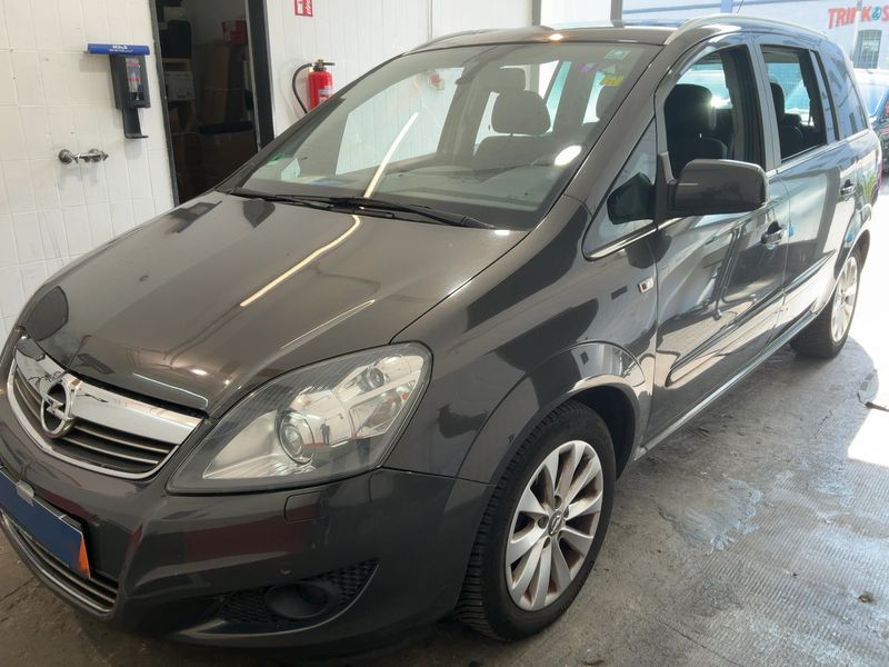 Opel Zafira 1.8 — 1/8
