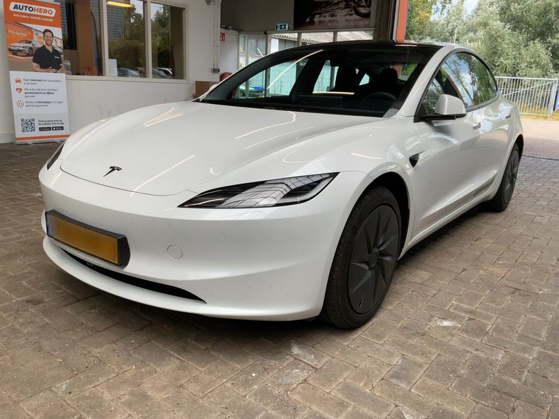 Tesla Model 3 Standard Range — 1/8