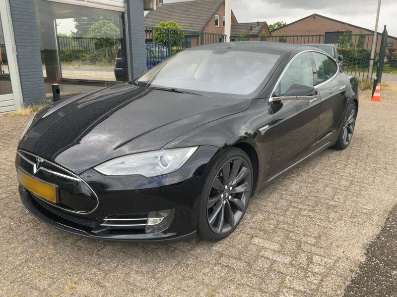 Tesla Model S P85 — 1/8