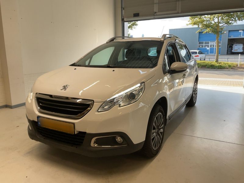 Peugeot 2008 1.2 VTi — 1/8