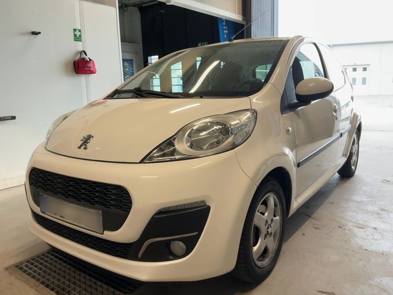 Peugeot 107 1.0 — 1/8