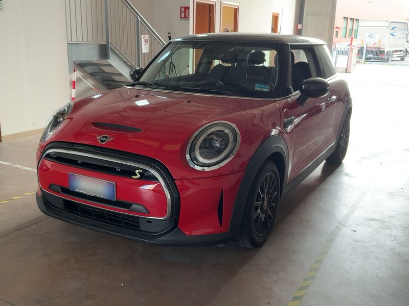 MINI MINI Cooper SE — 1/8