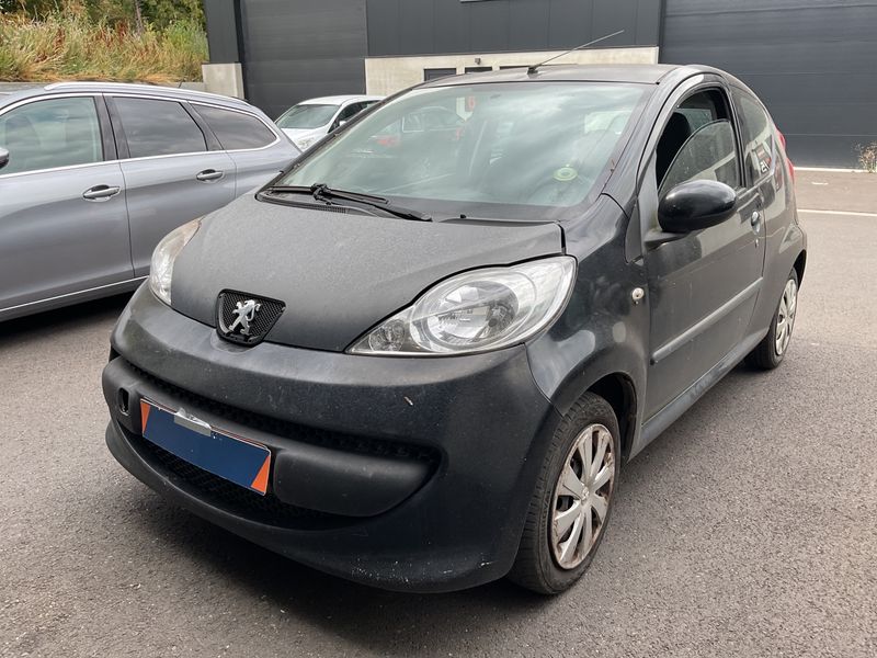Peugeot 107 1.0 — 1/8