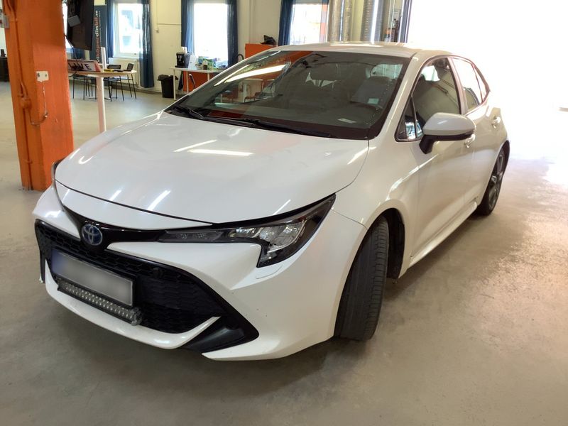 Toyota Corolla 1.8 Hybrid — 1/8