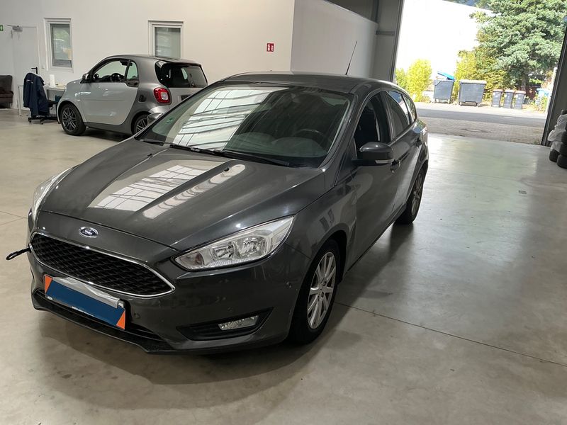 Ford Focus 1.0 EcoBoost — фото 1