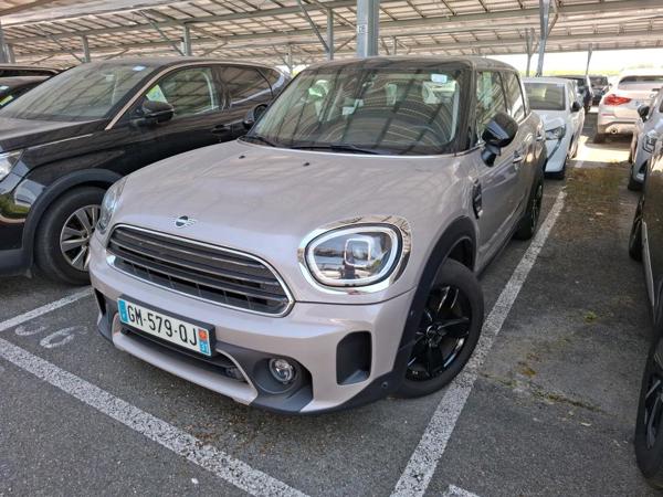 MINI COUNTRYMAN Cooper Essential — 1/8