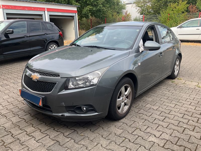 Chevrolet Cruze 1.6 — 1/8