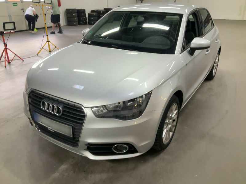 Audi A1 Sportback 1.6 TDI — 1/8