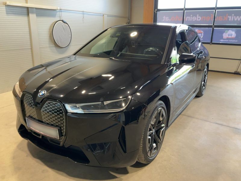 BMW iX iX 40 — 1/8