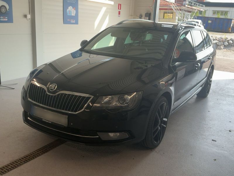 Skoda Superb 2.0 TDI — 1/8