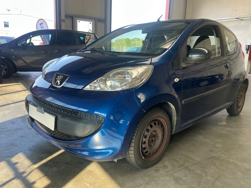 Peugeot 107 1.0 — 1/8