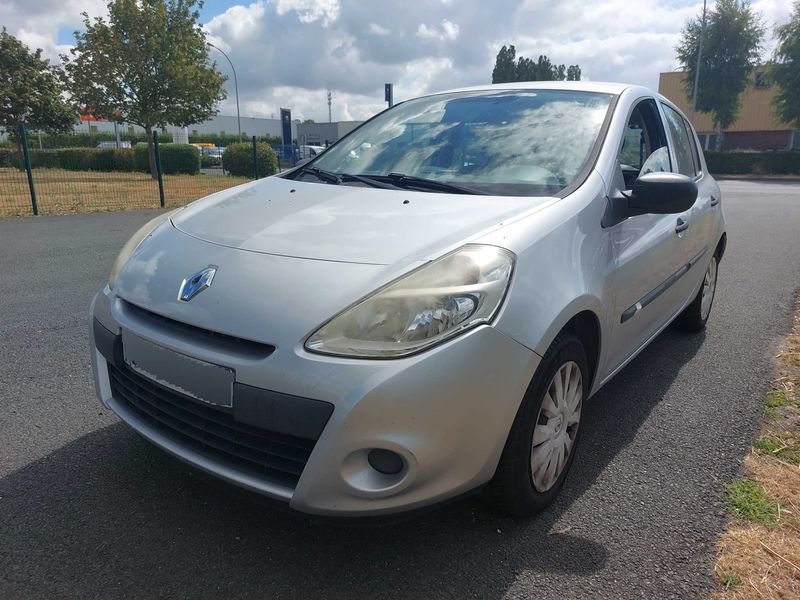 Renault Clio 1.2 — фото 1