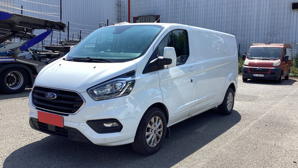Ford Transit LIMITED — 1/8