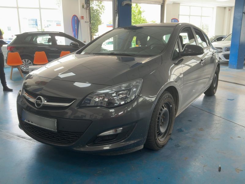 Opel Astra 1.4 Turbo — фото 1