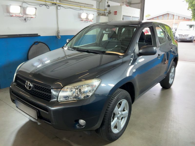 Toyota RAV 4 2.0 — 1/8
