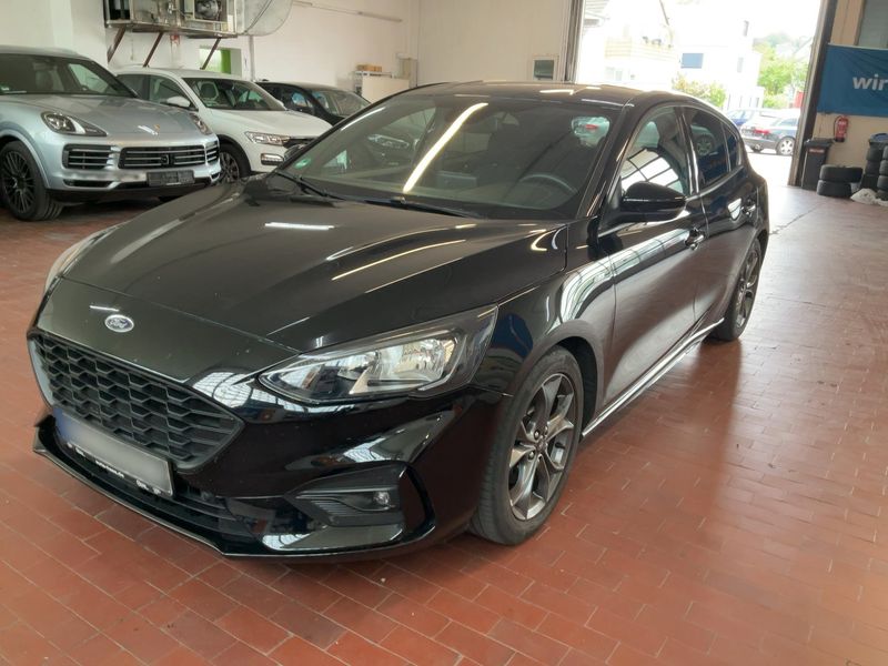 Ford Focus 1.0 EcoBoost — фото 1