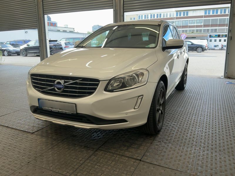 Volvo XC60 2.0 D4 — 1/8