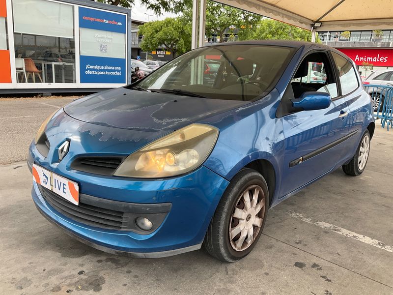 Renault Clio 1.2 — фото 1