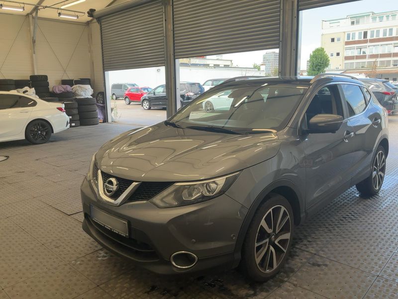 Nissan Qashqai 1.6 — 1/8