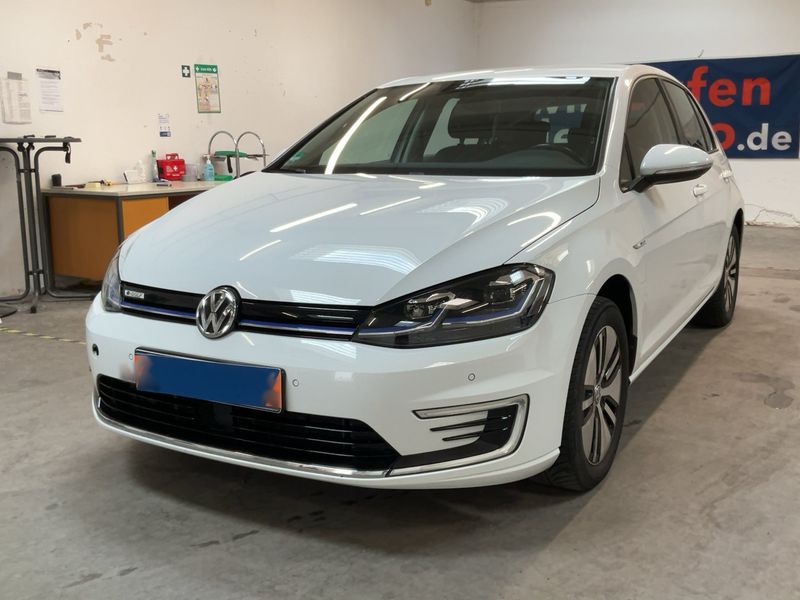 Volkswagen e-Golf VII electric drive 100 kW — фото 1