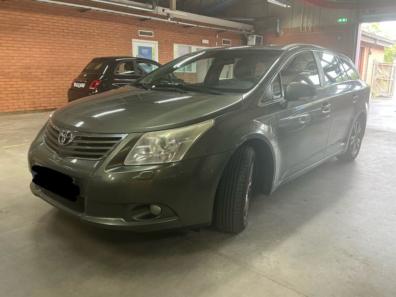 Toyota Avensis 2.0 — 1/8