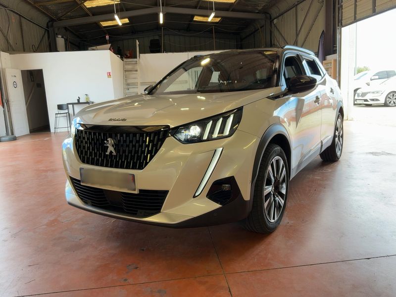 Peugeot 2008 1.2 PureTech — 1/8