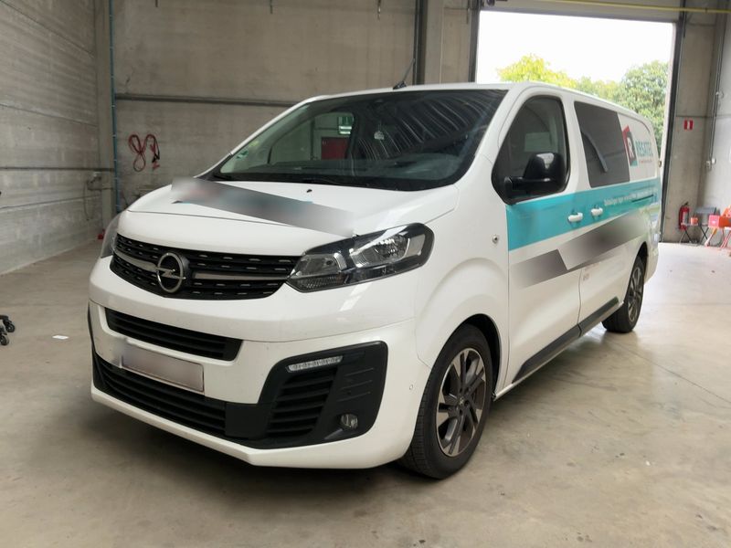 Opel Vivaro 2.0 Diesel — 1/8