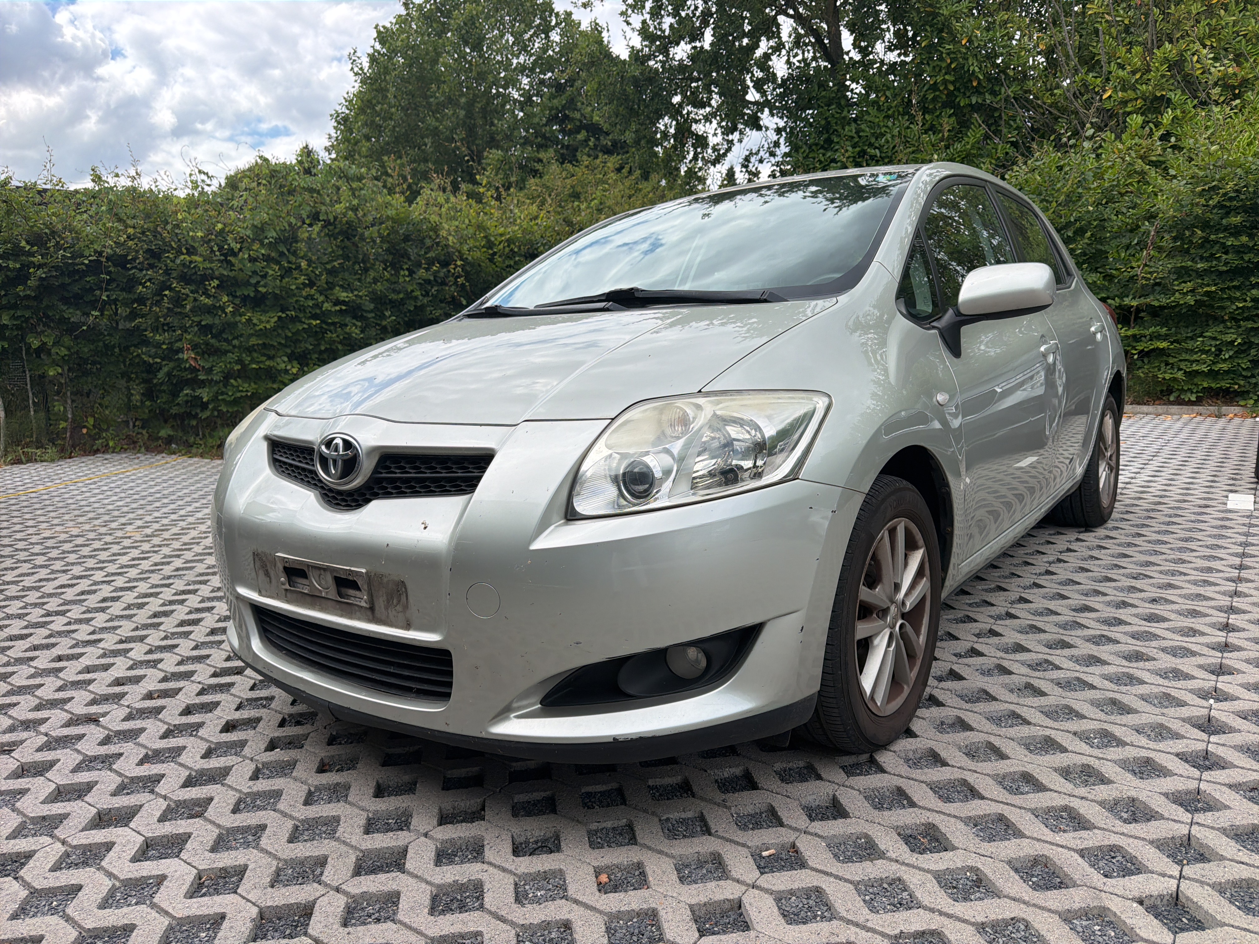 Toyota Auris 1.6 — 1/8