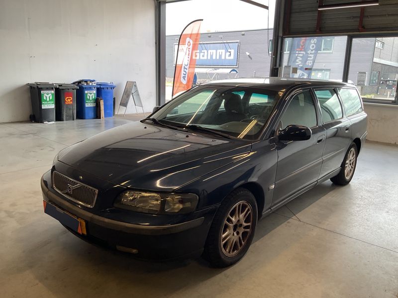 Volvo V70 2.4 — 1/8