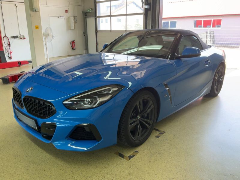 BMW Z4 sDrive 30i — 1/8