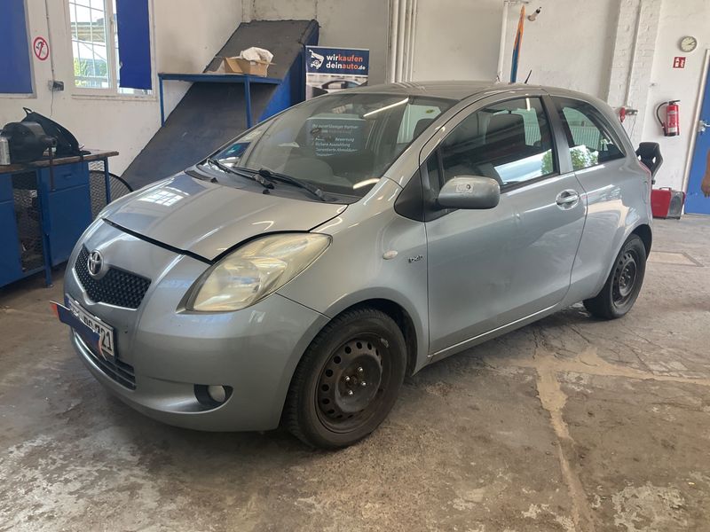 Toyota Yaris 1.4 D-4D — 1/8