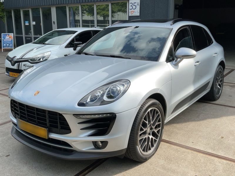Porsche Macan 2.0 — 1/8