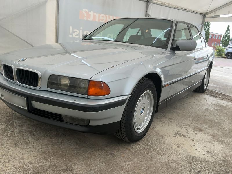 BMW 7er 728i — 1/8