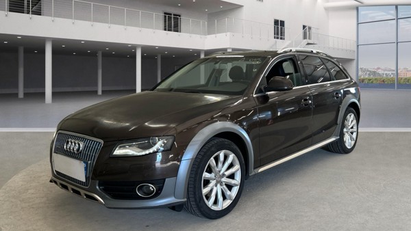 Audi A4 AMBIENTE S TRONIC — 1/8