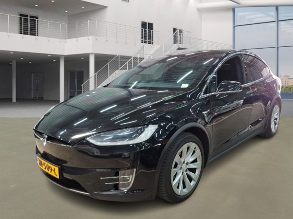 Tesla Model x — 1/8