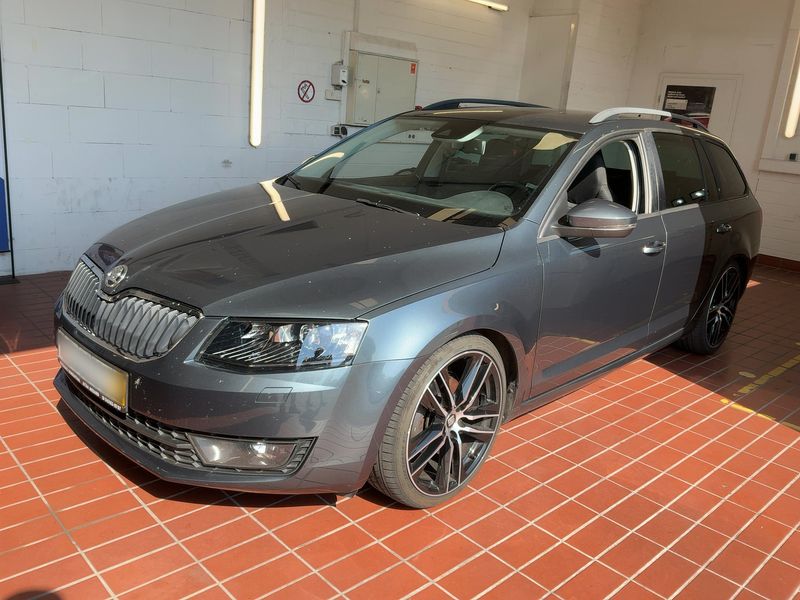 Skoda Octavia 2.0 TDI — фото 1