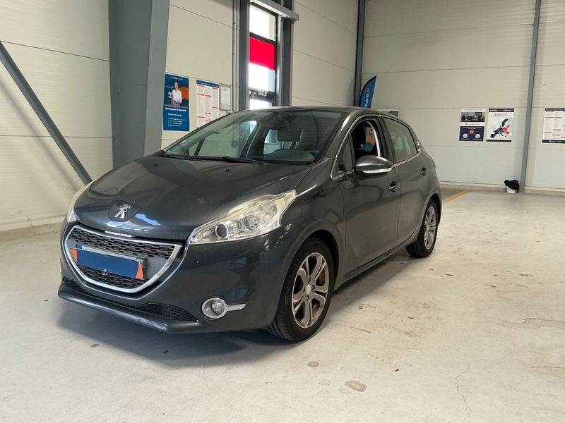 Peugeot 208 1.2 VTi — 1/8