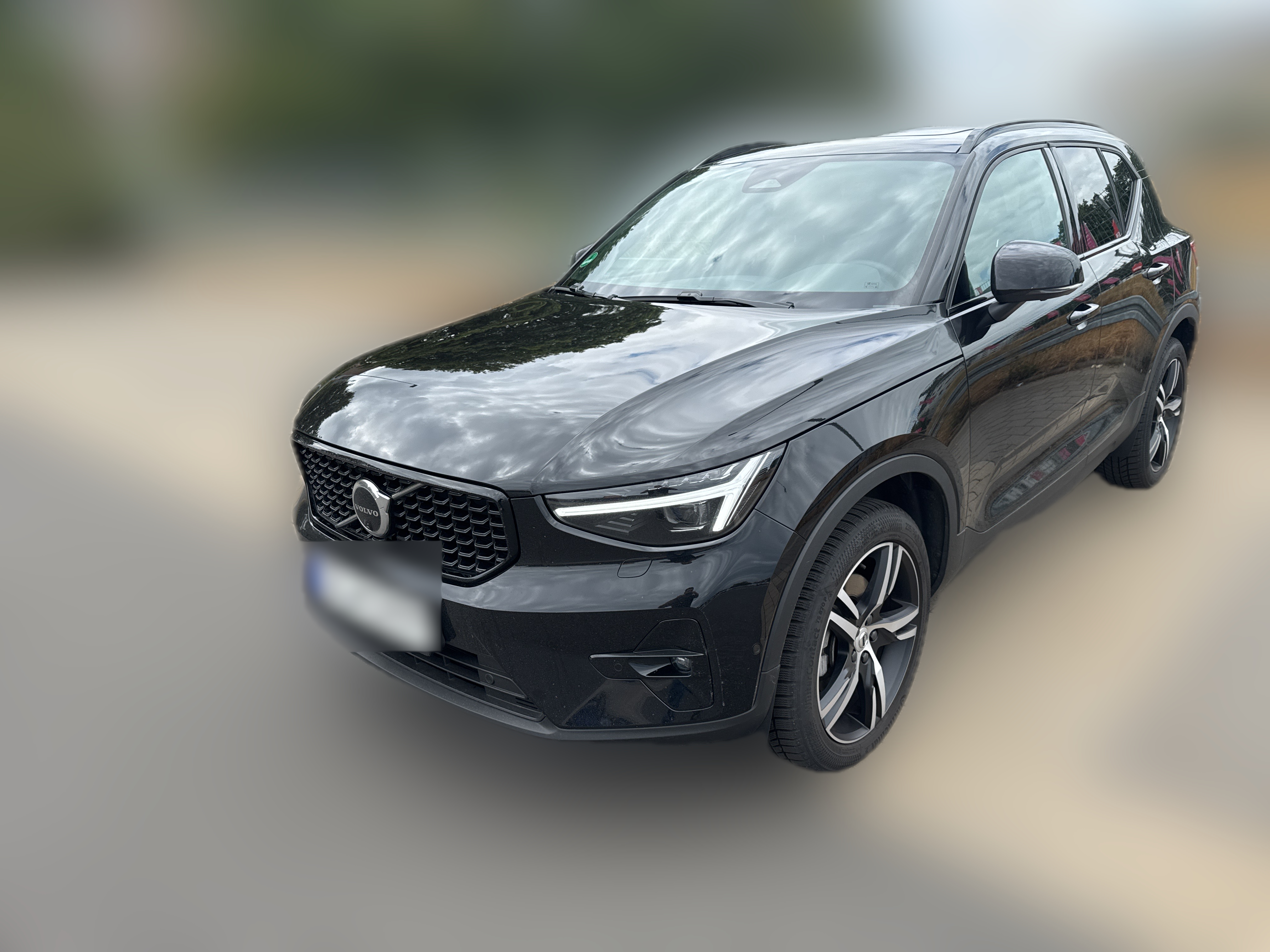 Volvo XC40 2.0 B3 Mild-Hybrid — 1/8