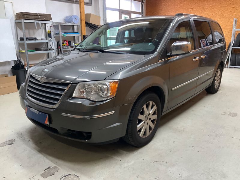 Chrysler Grand Voyager 2.8 CRD — 1/8