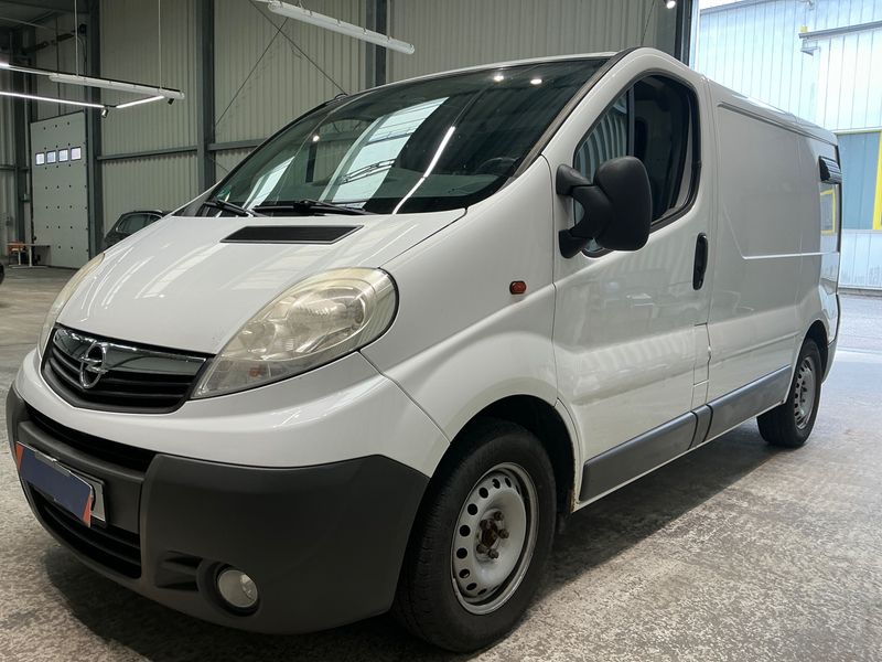 Opel Vivaro 2.0 CDTI — 1/8